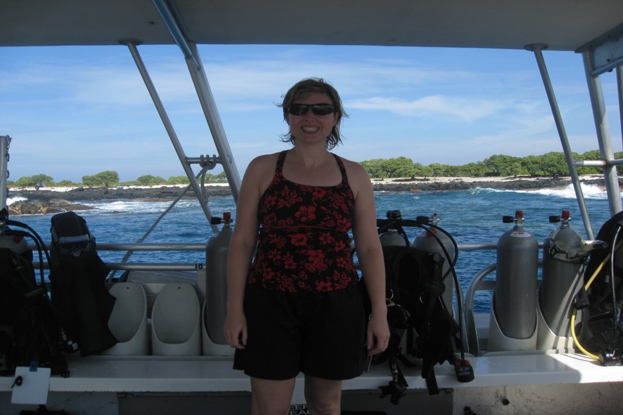 ../image/julie on dive boat 1.jpg